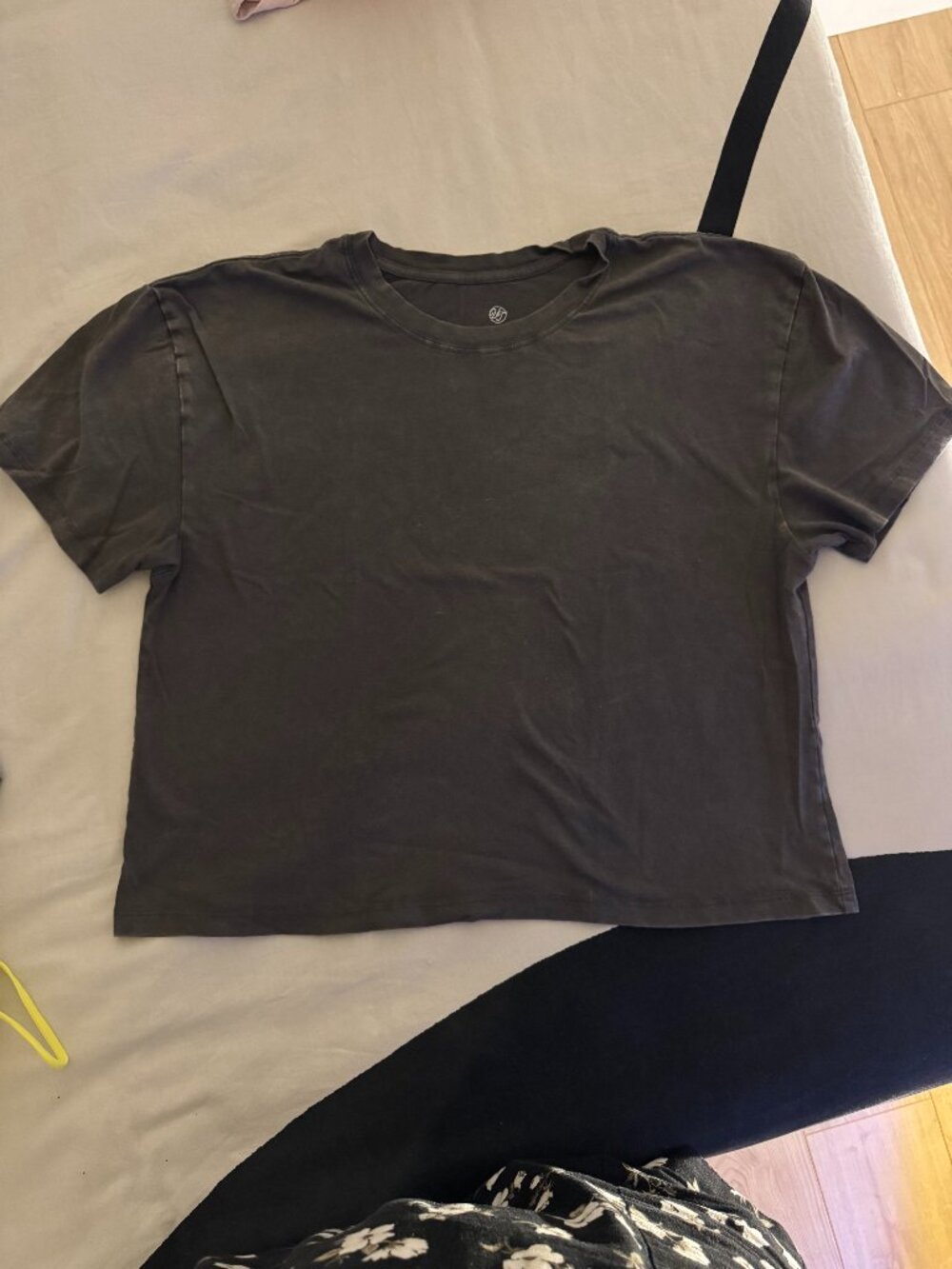 Gray Cropped T-Shirt | Basic Short Sleeve Crew Neck Tee | Casual Everyday Sz L